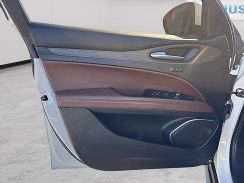 Used 2019 Alfa Romeo Stelvio Ti image 23