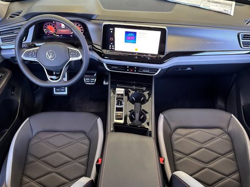 New 2025 Volkswagen Atlas Peak Edition SE image 13