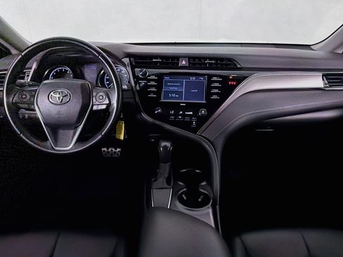 Used 2020 Toyota Camry SE FWD image 5