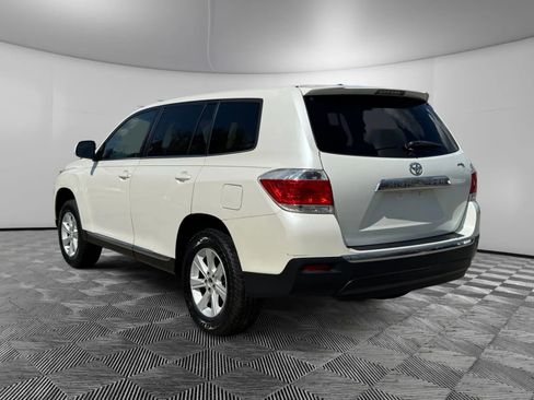 Used 2012 Toyota Highlander FWD w/ Cold Weather Pkg image 3