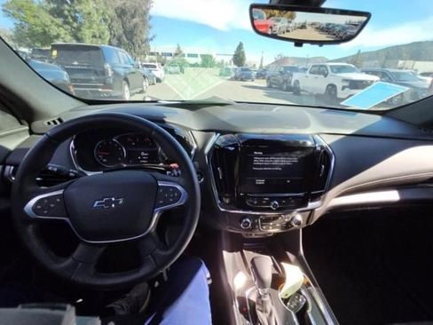 Used 2023 Chevrolet Traverse LT image 7