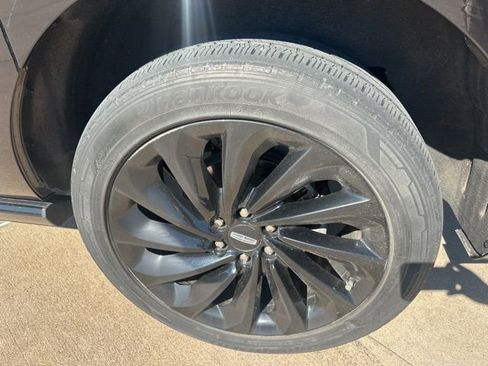 Used 2021 Lincoln Navigator L Reserve image 11