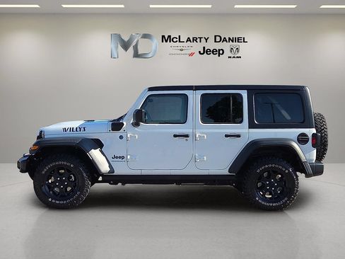 Used 2023 Jeep Wrangler Unlimited w/ 8.4" Radio Group AWD/4WD image 3