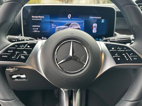 Used 2025 Mercedes-Benz GLC 300 4MATIC image 16