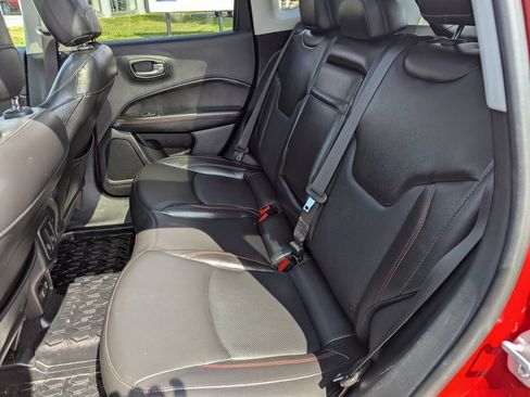 Used 2019 Jeep Compass Trailhawk w/ Leather Interior Group AWD/4WD image 18