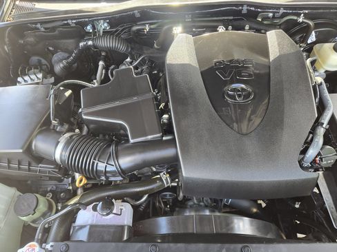 Used 2021 Toyota Tacoma Limited RWD image 30