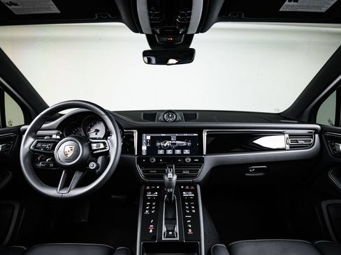 Certified 2025 Porsche Macan S AWD/4WD image 25