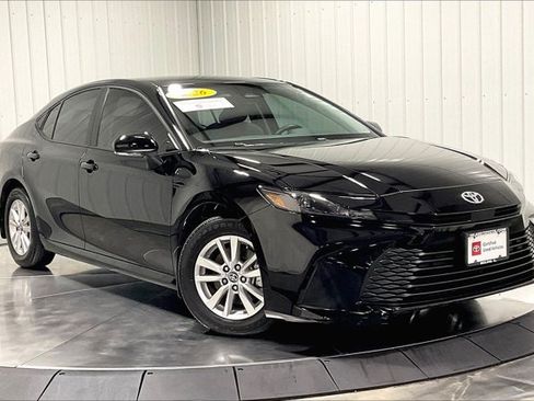Used 2026 Toyota Camry LE w/ Convenience Package FWD image 3