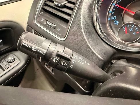 Used 2015 Chrysler Town & Country Touring-L w/ Driver Convenience Group FWD image 28