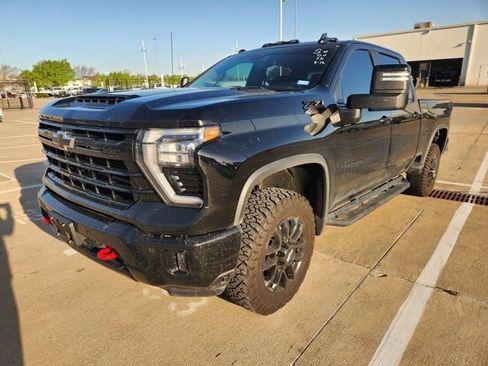 Used 2025 Chevrolet Silverado 2500 LT w/ Trail Boss Package image 3