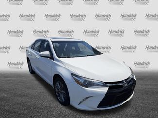 Used 2017 Toyota Camry SE w/ Moonroof Package FWD video 2