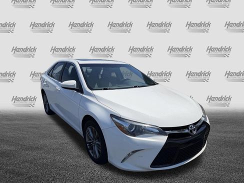 Used 2017 Toyota Camry SE w/ Moonroof Package FWD image 2
