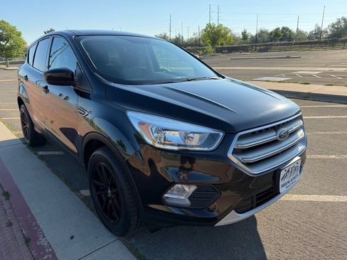 Used 2017 Ford Escape SE AWD/4WD image 3