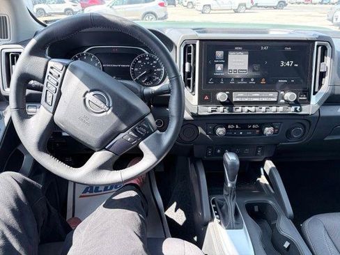 Used 2025 Nissan Frontier SV w/ SV Convenience Package RWD image 16