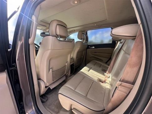 Used 2018 Jeep Grand Cherokee Overland AWD/4WD image 24