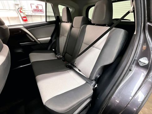 Used 2015 Toyota RAV4 LE image 28