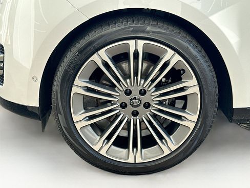 Used 2024 Land Rover Range Rover SE image 38