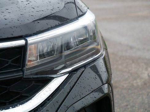 Certified 2024 Volkswagen Taos SE AWD/4WD image 10