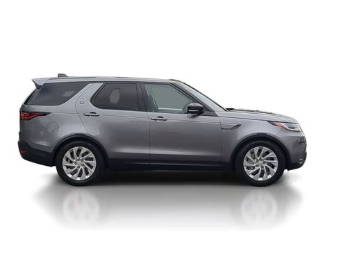 Used 2025 Land Rover Discovery S image 9