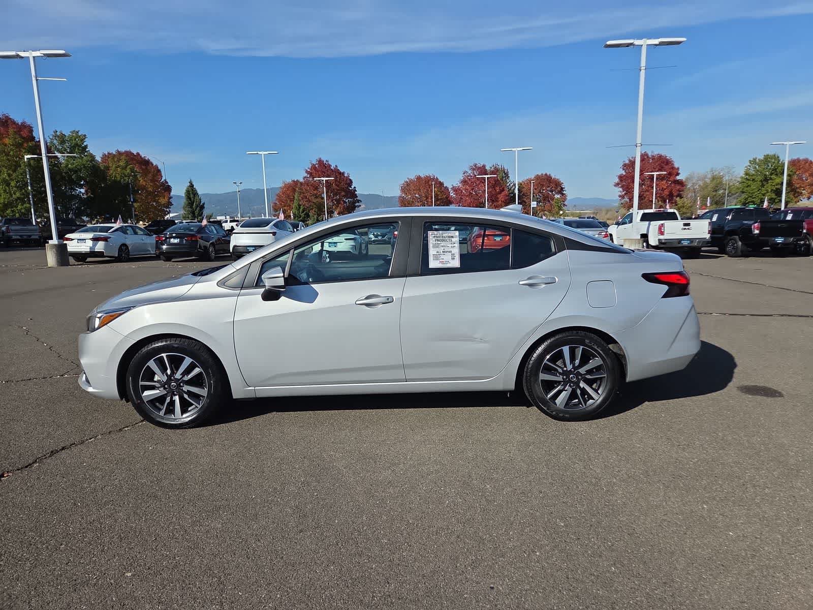 Used 2021 Nissan Versa SV FWD image 11