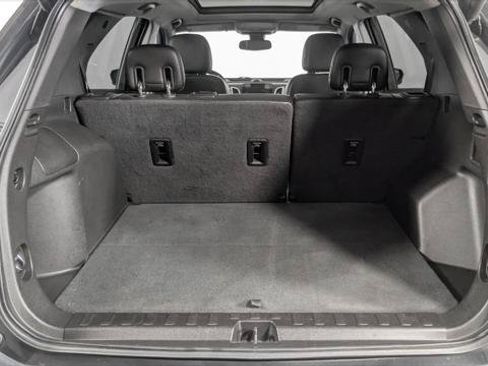 Used 2018 Chevrolet Equinox Premier FWD image 19