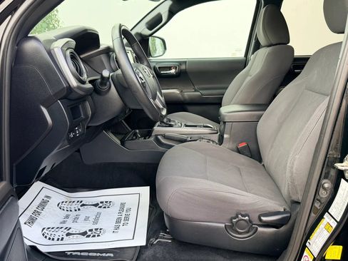 Used 2019 Toyota Tacoma TRD Off-Road AWD/4WD image 19
