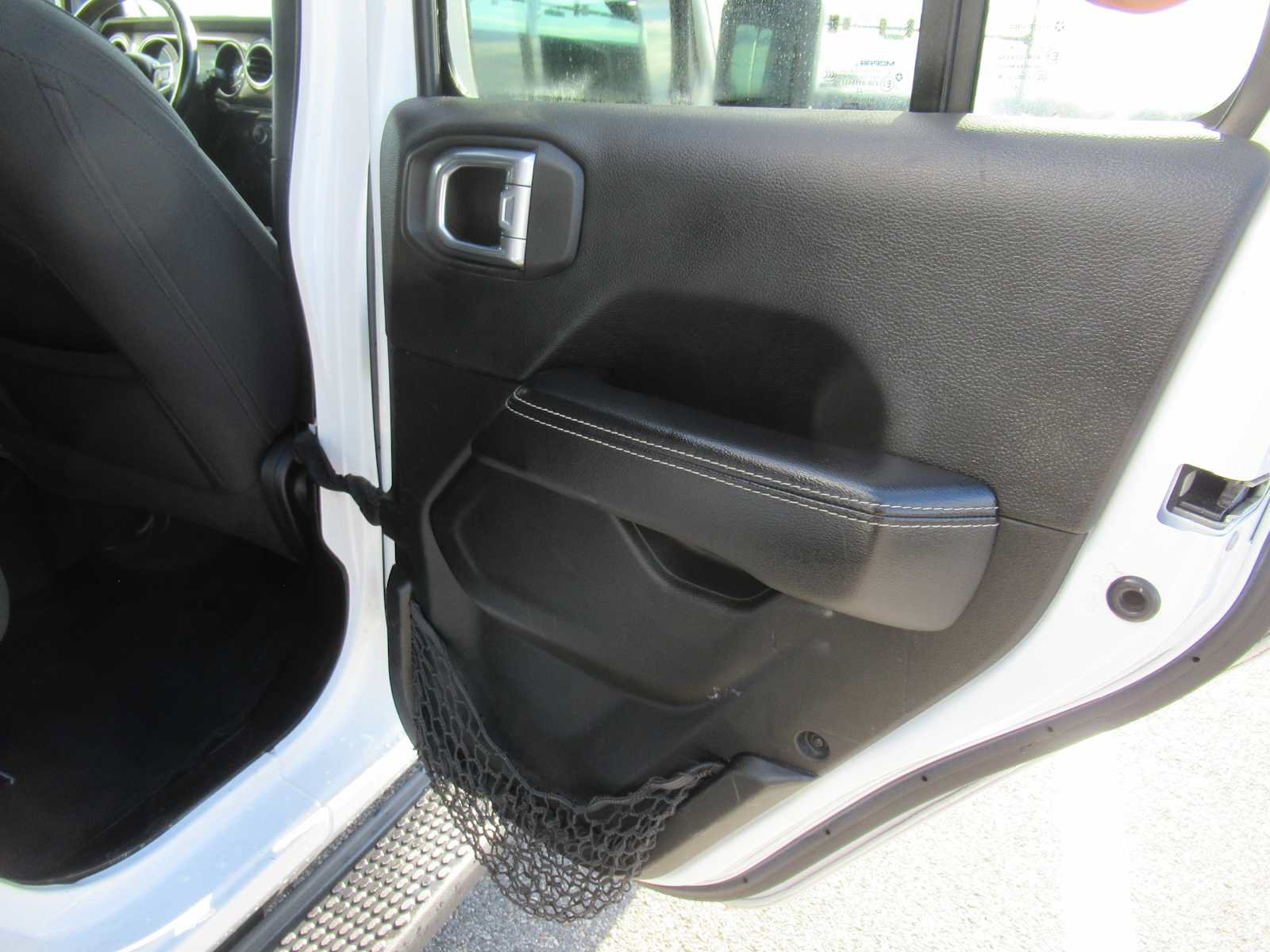 Used 2022 Jeep Wrangler Unlimited Sahara w/ Cold Weather Group AWD/4WD image 16