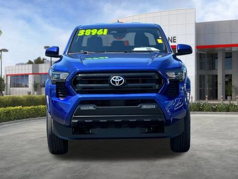 Used 2025 Toyota Tacoma SR5 AWD/4WD image 10