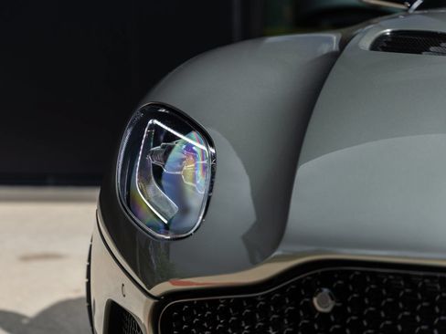 Used 2023 Aston Martin DBS Superleggera Volante RWD image 22