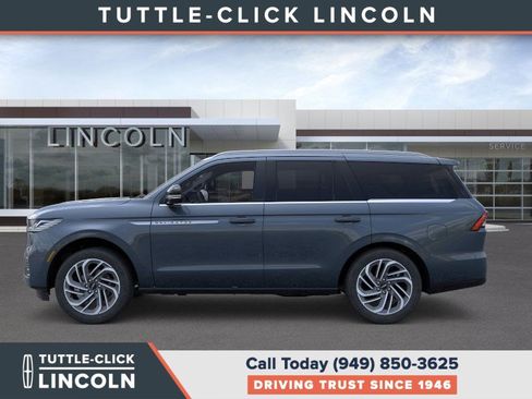 New 2025 Lincoln Navigator Reserve image 3