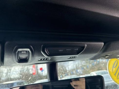 Used 2019 Jeep Wrangler Unlimited Sahara image 27