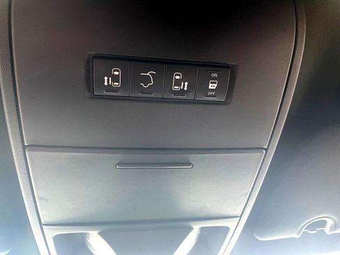 Used 2019 Dodge Grand Caravan SXT image 35