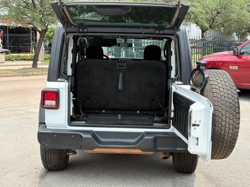 Used 2020 Jeep Wrangler Sport AWD/4WD image 24