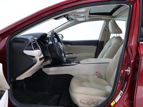 Used 2020 Toyota Camry XLE w/ Driver Assist Package FWD image 17