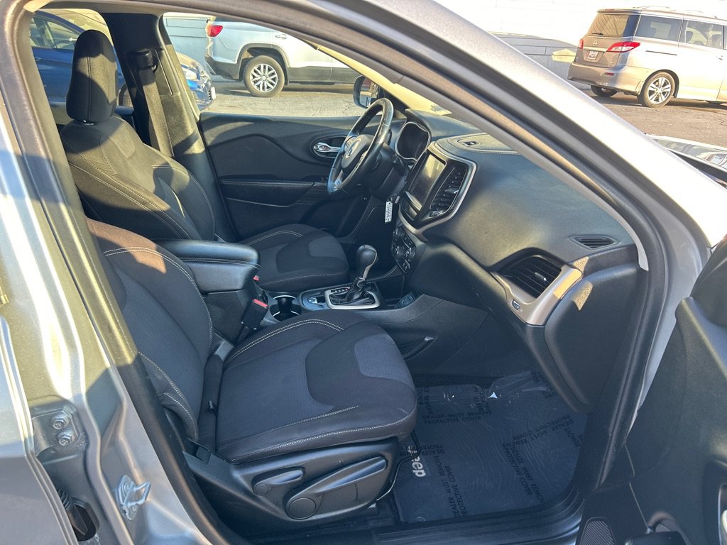 Used 2015 Jeep Cherokee Latitude FWD image 13