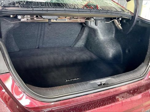 Used 2025 Nissan Altima 2.5 SV FWD image 18