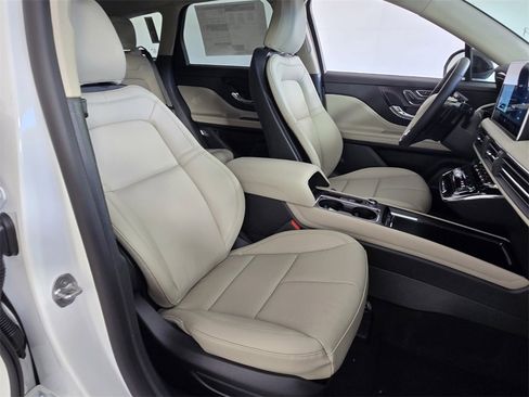 New 2026 Lincoln Corsair Premiere image 16