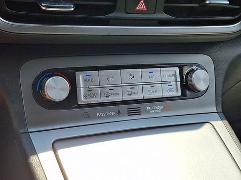 Used 2023 Hyundai Kona SE FWD image 17