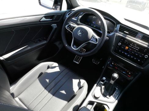 Certified 2024 Volkswagen Tiguan SE R-Line image 9
