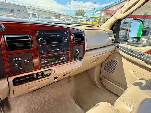 Used 2006 Ford F350 Lariat image 12