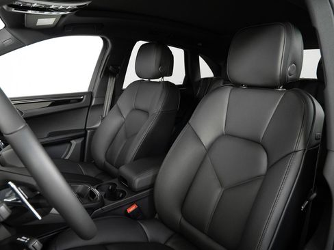 New 2026 Porsche Macan image 5