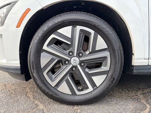 Used 2023 Hyundai Kona Limited image 32