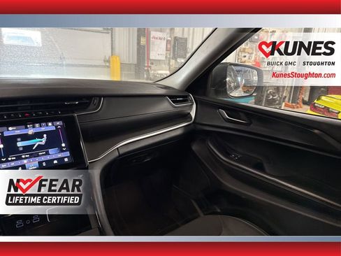 Used 2023 Jeep Grand Cherokee L Laredo image 41