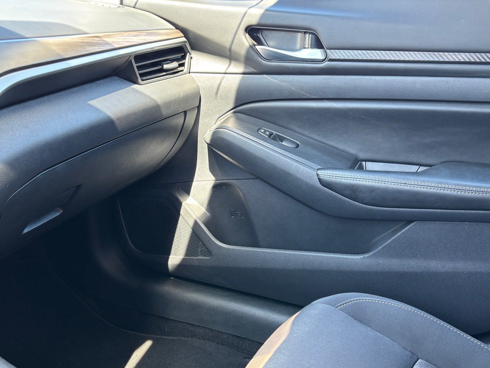 Used 2025 Nissan Altima 2.5 SV FWD image 18