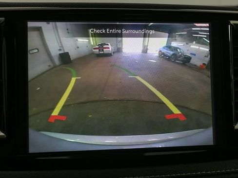 Used 2023 Chrysler Pacifica Touring-L FWD image 28