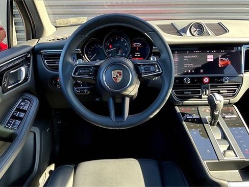 Used 2025 Porsche Macan image 23