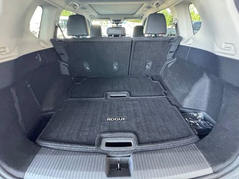 Used 2022 Nissan Rogue SL w/ SL Premium Package FWD image 9
