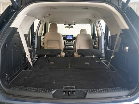 Used 2021 Ford Explorer XLT RWD image 40