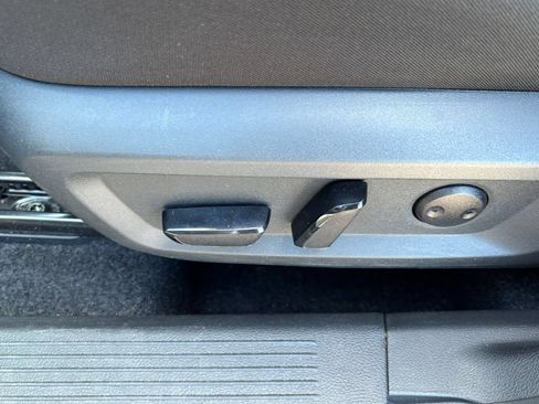 Used 2025 Nissan Rogue SV FWD image 18