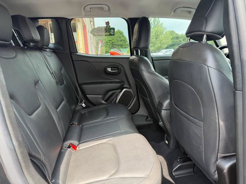 Used 2018 Jeep Renegade Limited w/ UConnect 8.4 Nav Group FWD image 19